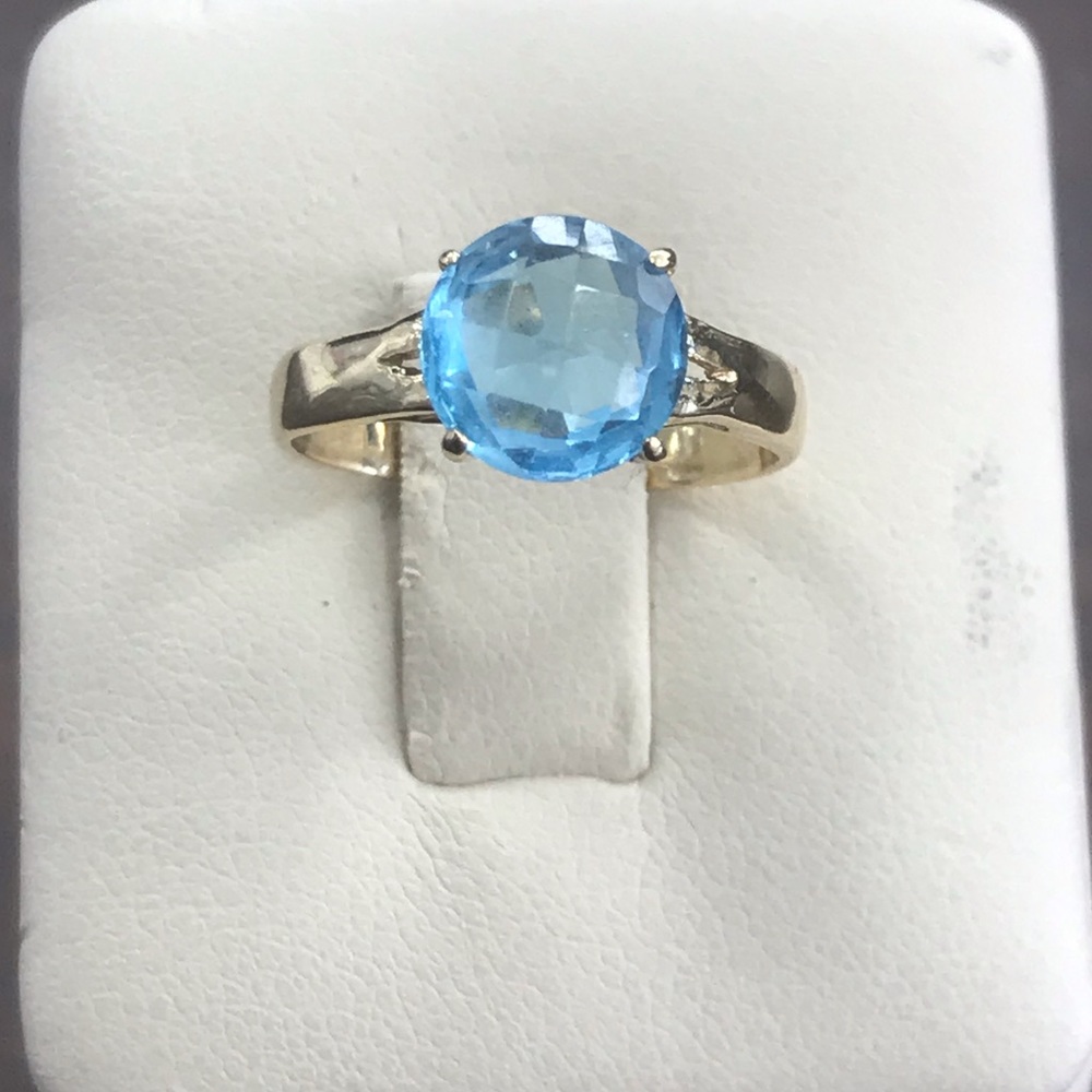 14k yellow gold Blue Topaz ring